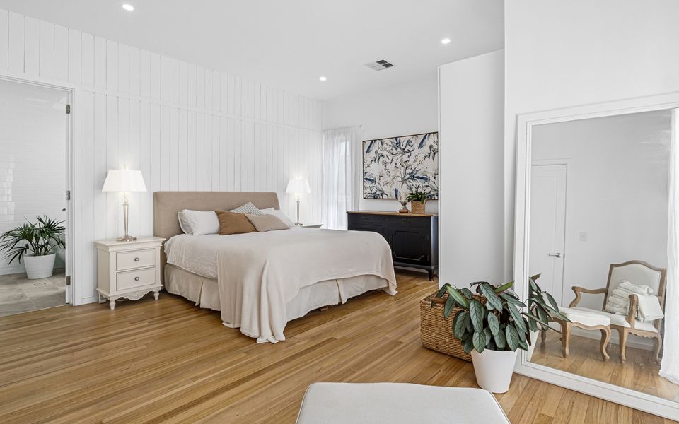 The White House – 6 Bennett Street