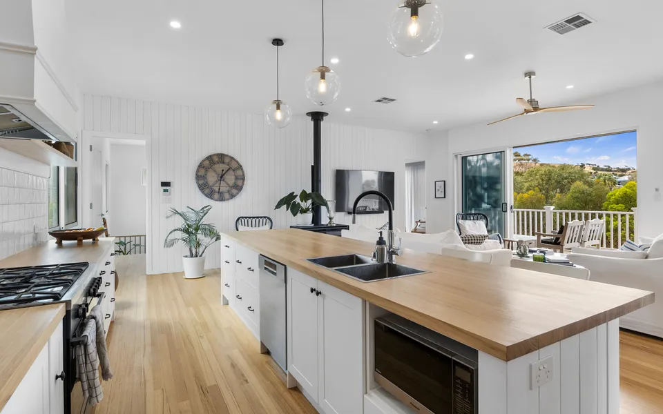 The White House – 6 Bennett Street