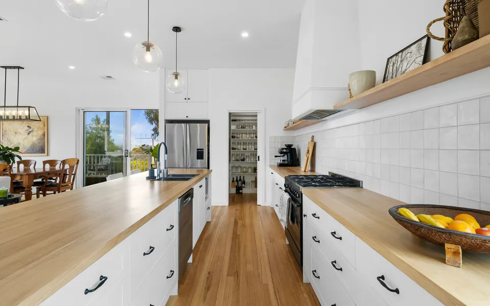 The White House – 6 Bennett Street