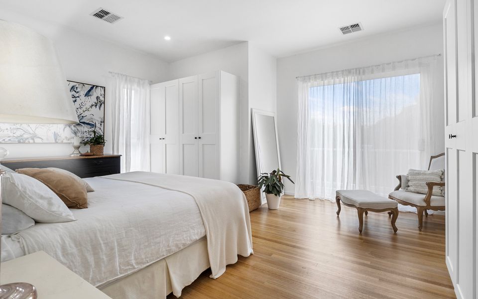 The White House – 6 Bennett Street