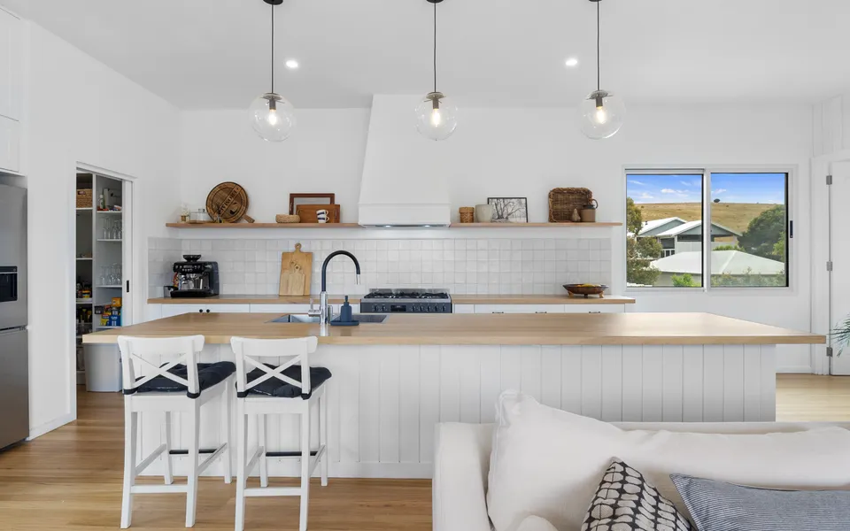 The White House – 6 Bennett Street