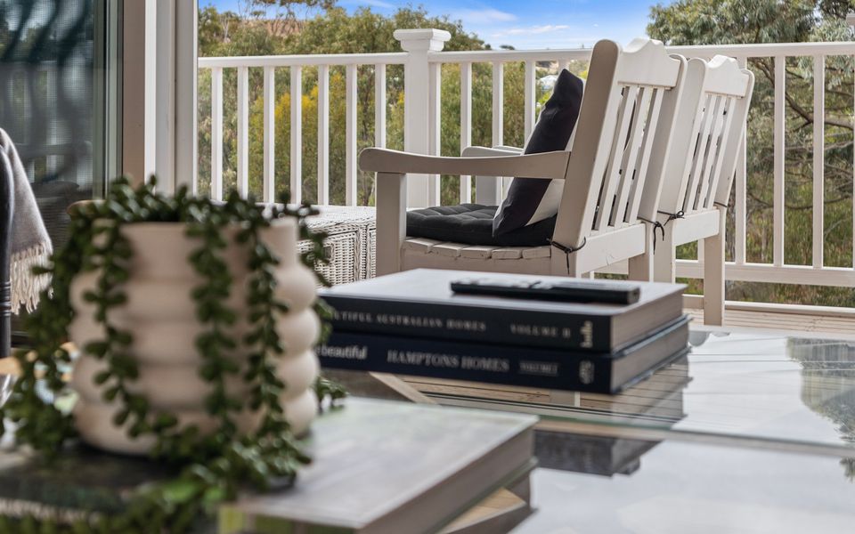 The White House – 6 Bennett Street