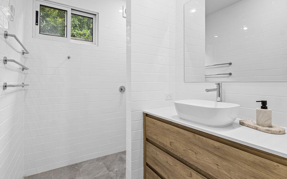 The White House – 6 Bennett Street