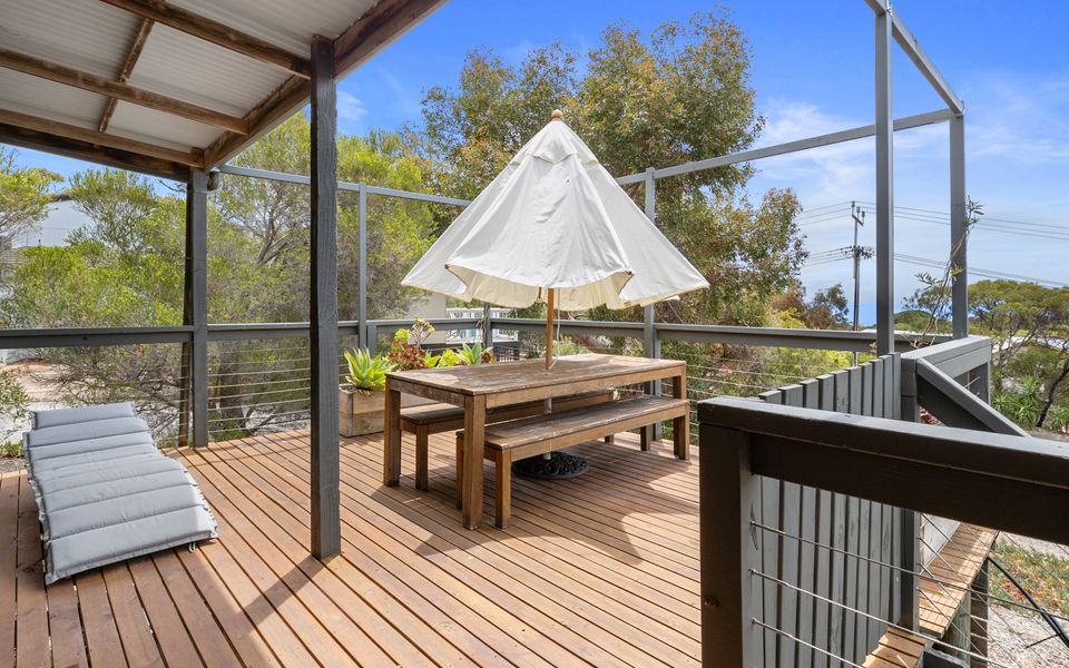 The Log Cabin – 2 Scenic View Drive, Second Valley