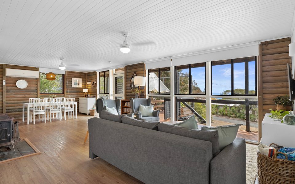 The Log Cabin – 2 Scenic View Drive, Second Valley