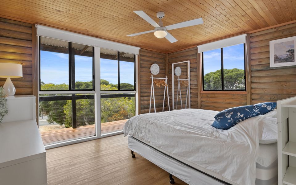 The Log Cabin – 2 Scenic View Drive, Second Valley