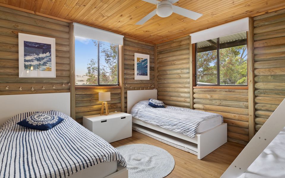 The Log Cabin – 2 Scenic View Drive, Second Valley