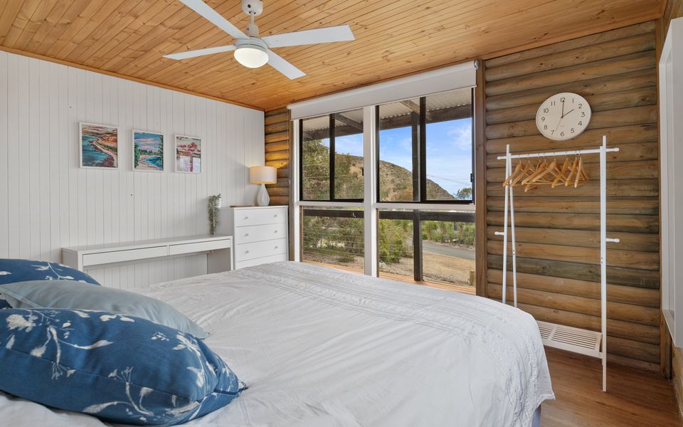 The Log Cabin – 2 Scenic View Drive, Second Valley