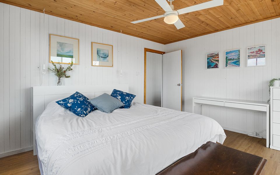 The Log Cabin – 2 Scenic View Drive, Second Valley