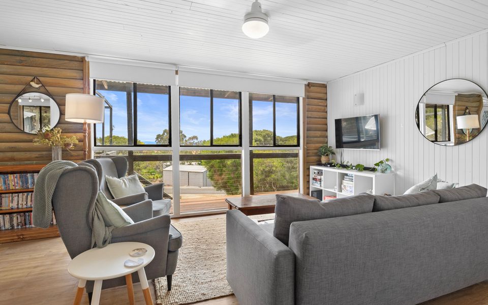 The Log Cabin – 2 Scenic View Drive, Second Valley