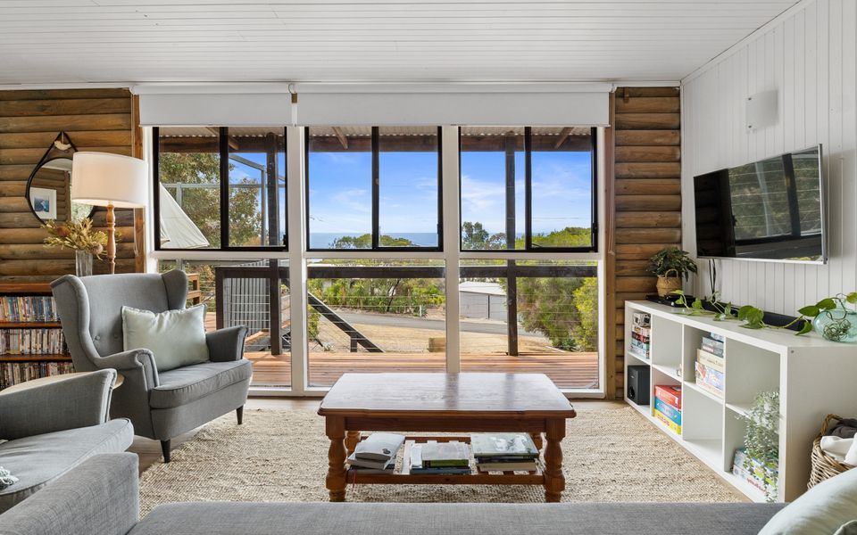 The Log Cabin – 2 Scenic View Drive, Second Valley