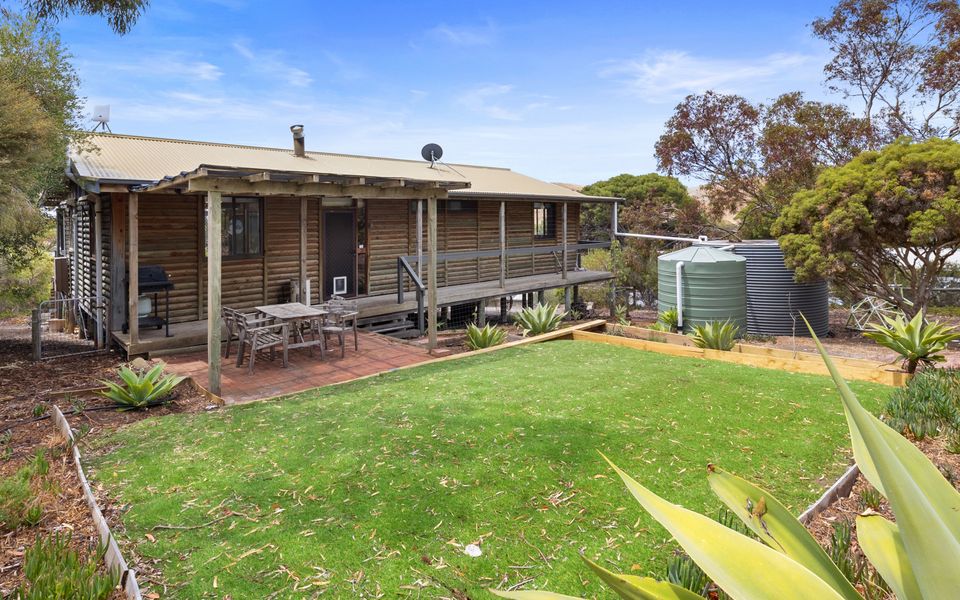 The Log Cabin – 2 Scenic View Drive, Second Valley