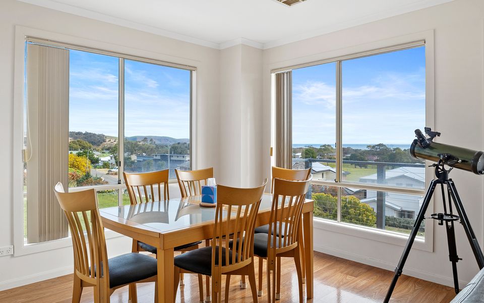 Baywatch – 8 James Drive, CARRICKALINGA