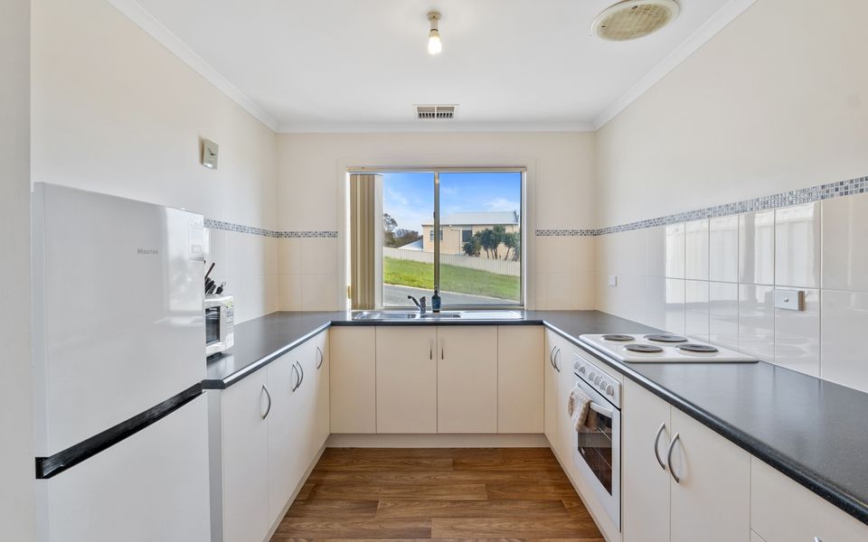 Baywatch – 8 James Drive, CARRICKALINGA