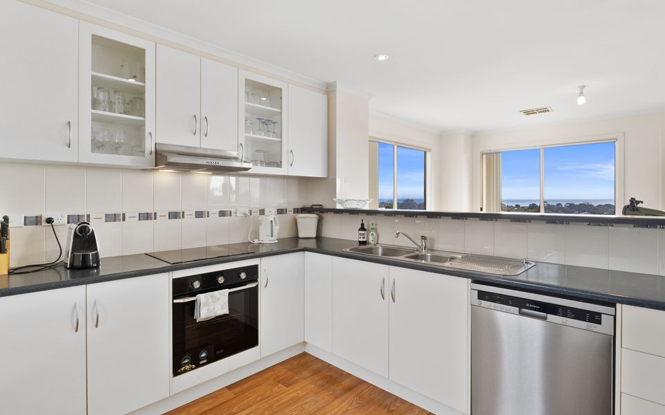 Baywatch – 8 James Drive, CARRICKALINGA