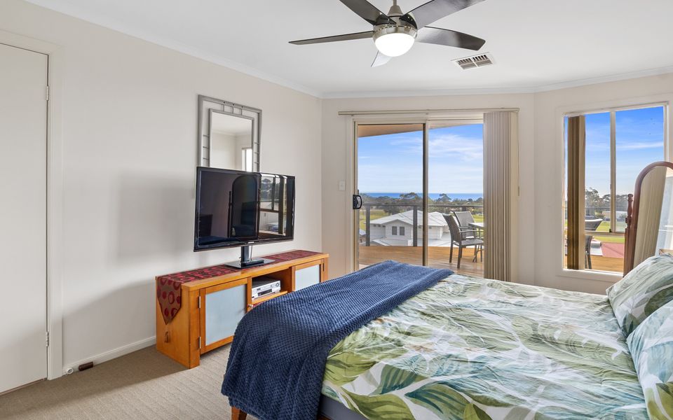 Baywatch – 8 James Drive, CARRICKALINGA