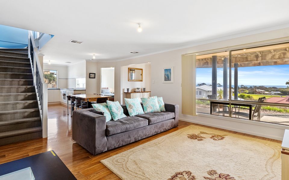 Baywatch – 8 James Drive, CARRICKALINGA