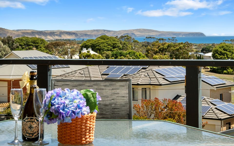 Baywatch – 8 James Drive, CARRICKALINGA