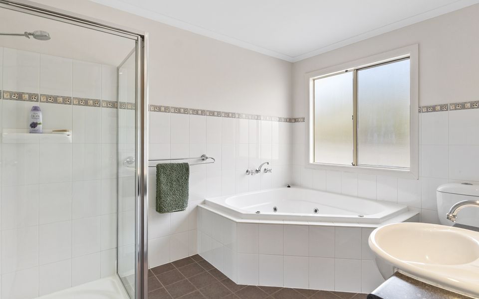 Baywatch – 8 James Drive, CARRICKALINGA