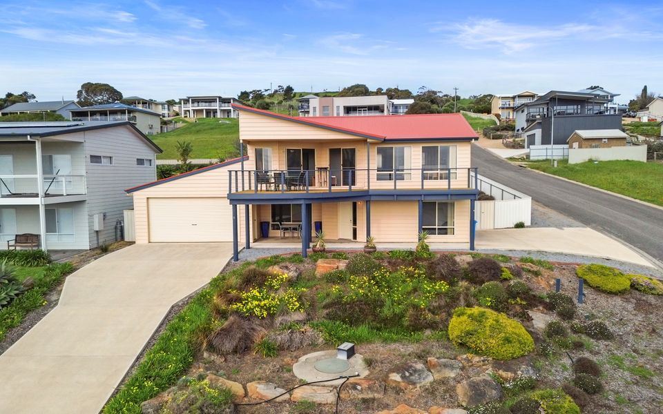 Baywatch – 8 James Drive, CARRICKALINGA