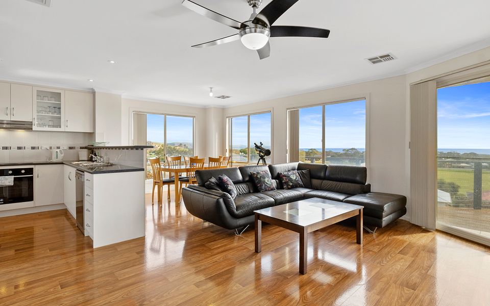 Baywatch – 8 James Drive, CARRICKALINGA