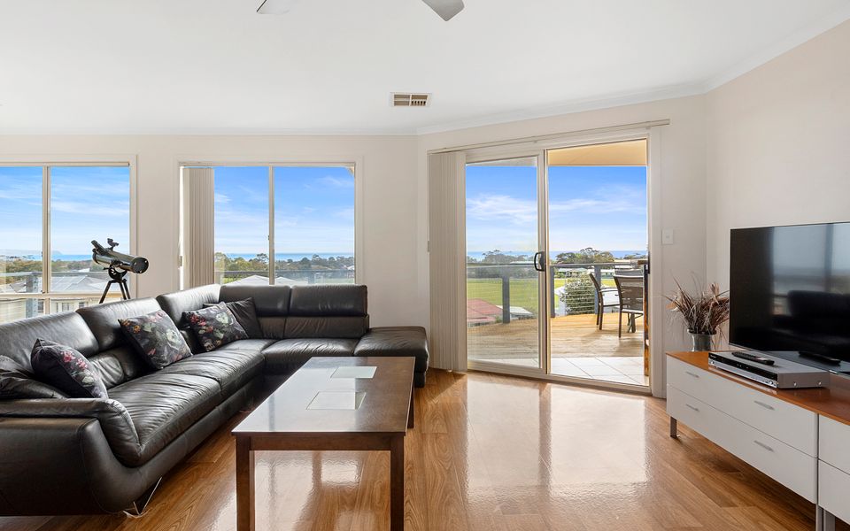 Baywatch – 8 James Drive, CARRICKALINGA