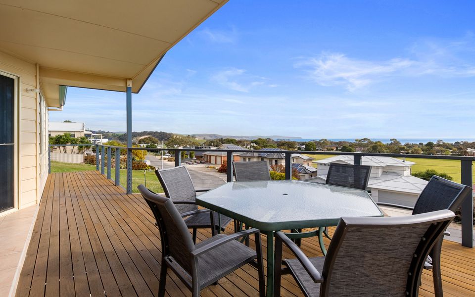 Baywatch – 8 James Drive, CARRICKALINGA