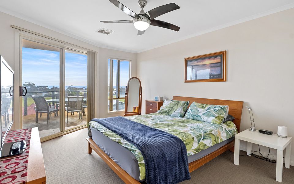 Baywatch – 8 James Drive, CARRICKALINGA