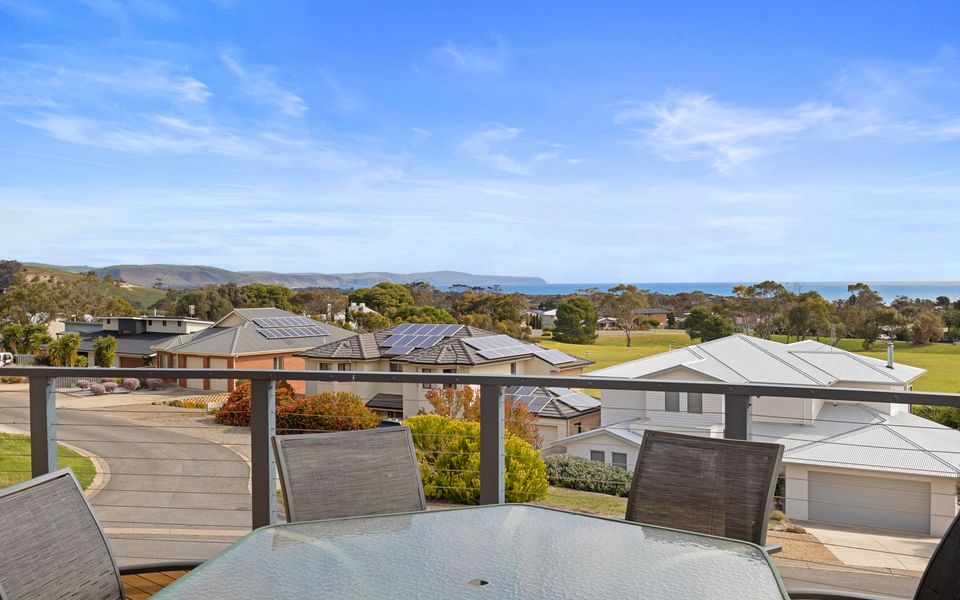 Baywatch – 8 James Drive, CARRICKALINGA