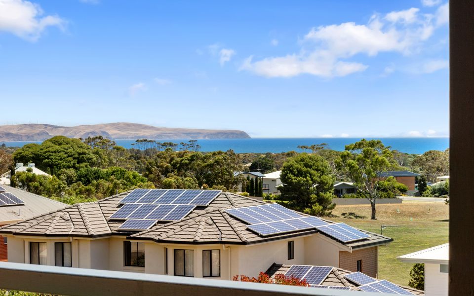 Baywatch – 8 James Drive, CARRICKALINGA