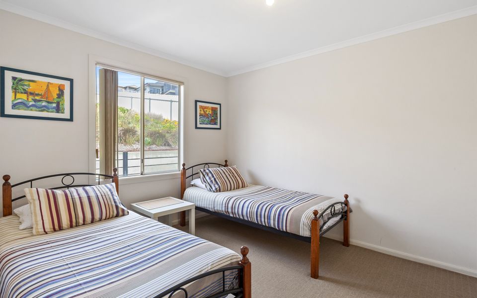 Baywatch – 8 James Drive, CARRICKALINGA