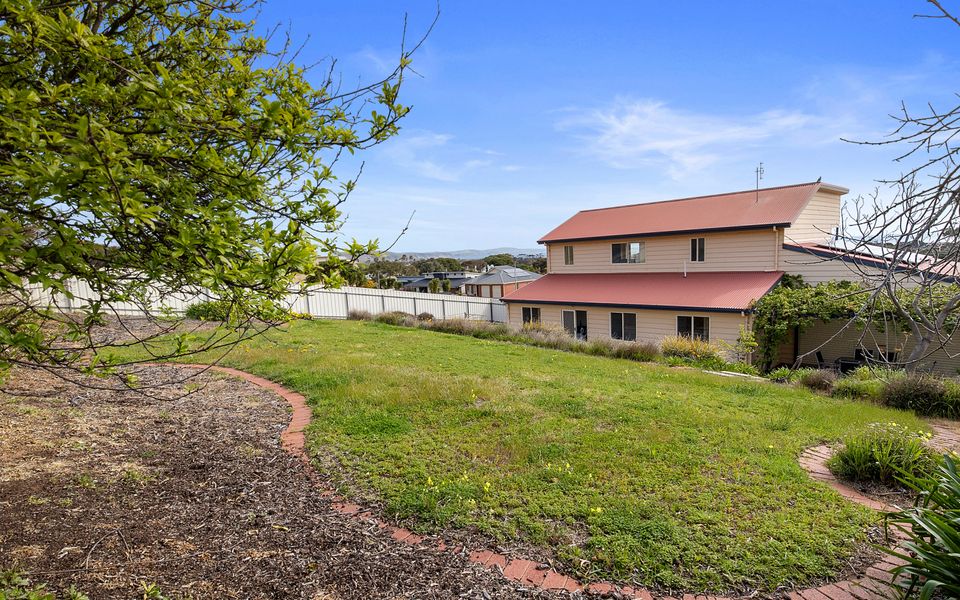 Baywatch – 8 James Drive, CARRICKALINGA