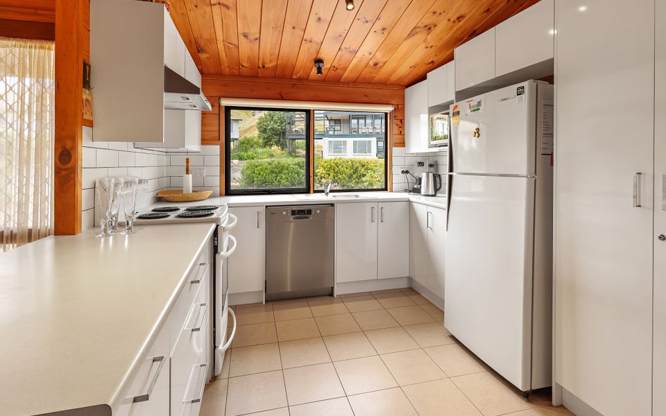 At The Beach – 54 Elizabeth Crescent