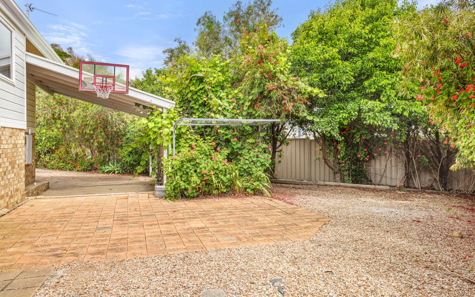 At The Beach – 54 Elizabeth Crescent