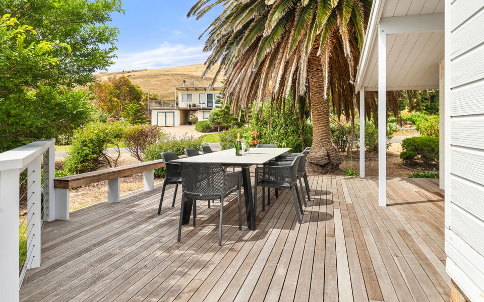 At The Beach – 54 Elizabeth Crescent