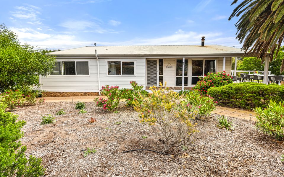 At The Beach – 54 Elizabeth Crescent