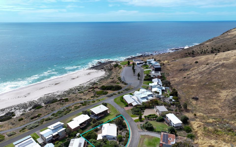 At The Beach – 54 Elizabeth Crescent