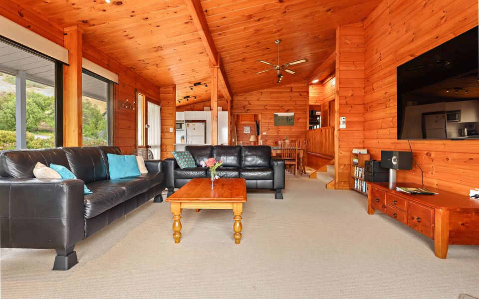 At The Beach – 54 Elizabeth Crescent