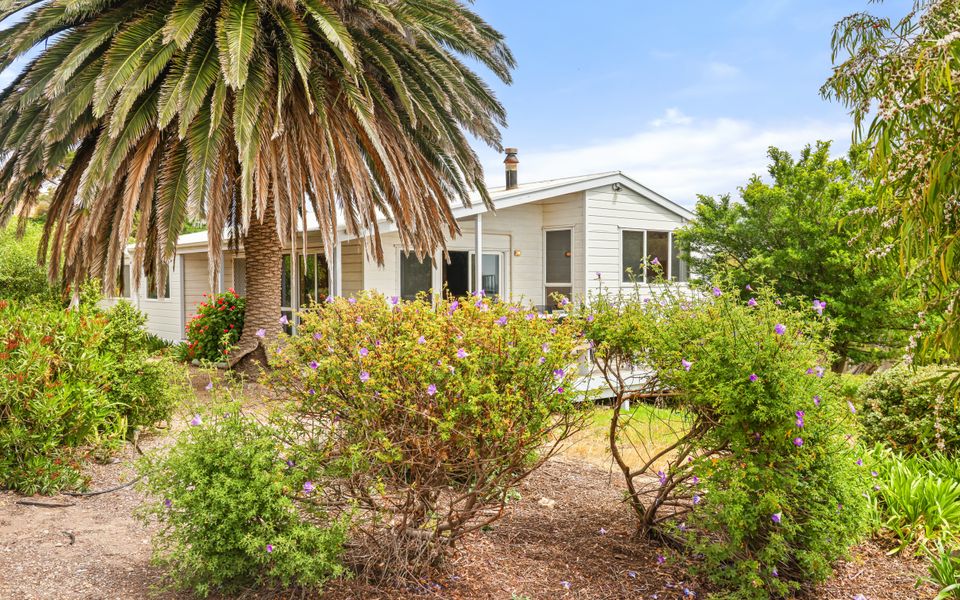 At The Beach – 54 Elizabeth Crescent