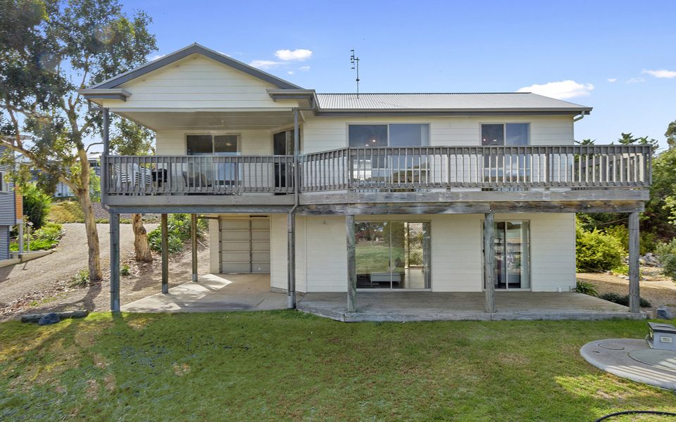 Carrie’d Away – 9 Dorset Court