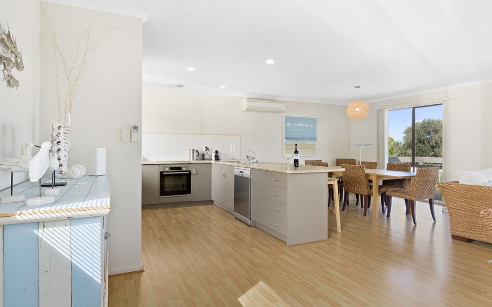 Carrie’d Away – 9 Dorset Court