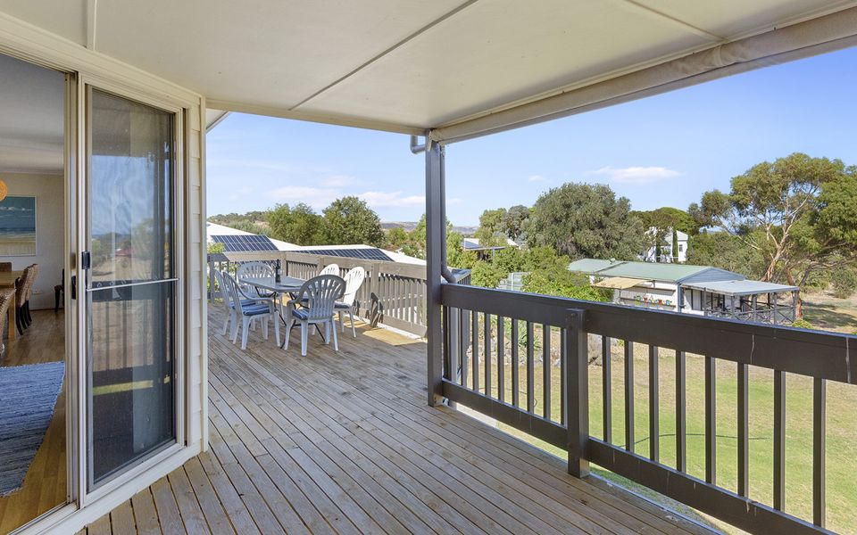 Carrie’d Away – 9 Dorset Court