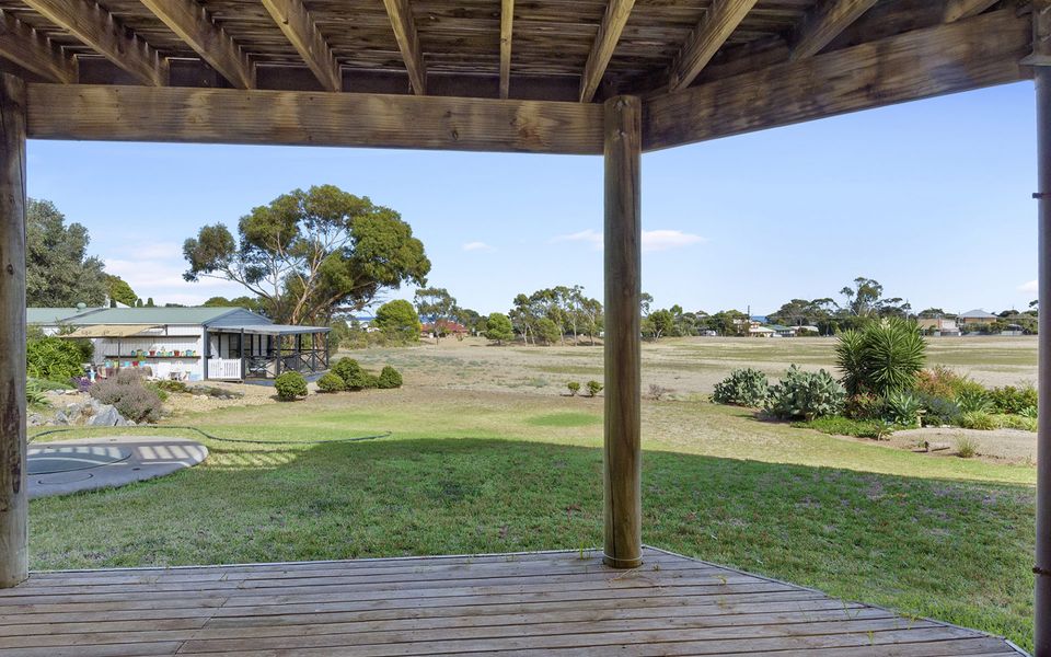 Carrie’d Away – 9 Dorset Court