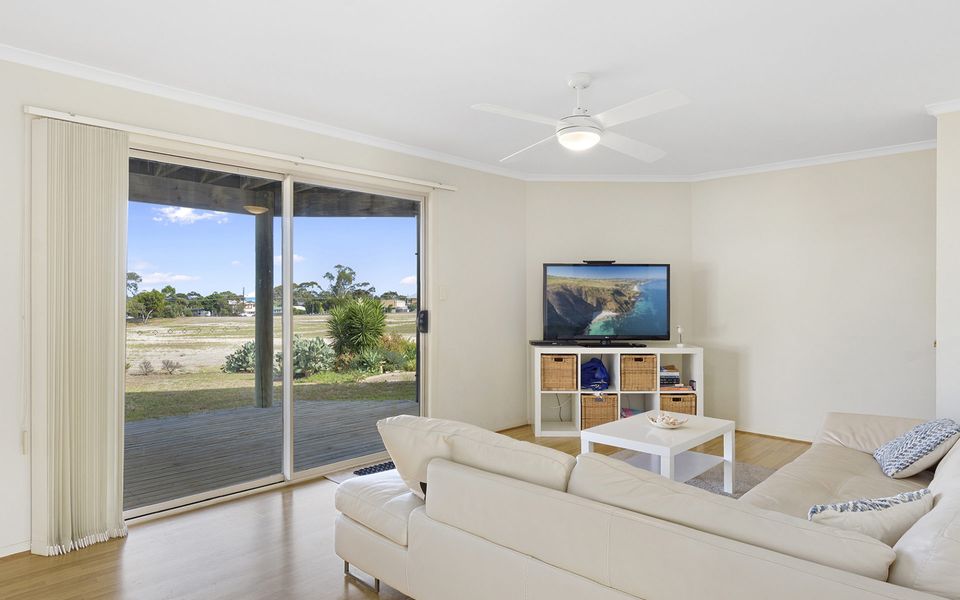 Carrie’d Away – 9 Dorset Court