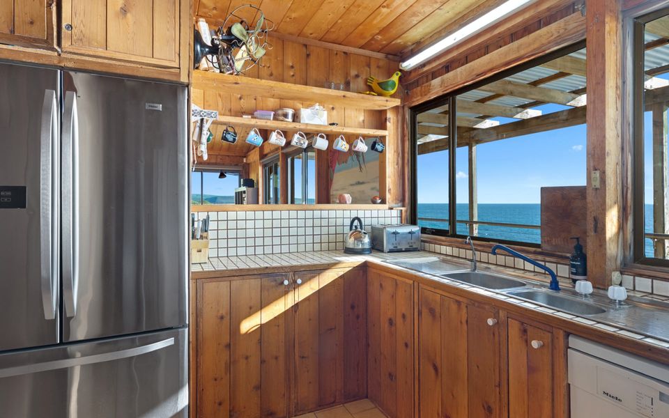 Cliffs End Beach Shack – 105 Gold Coast Drive