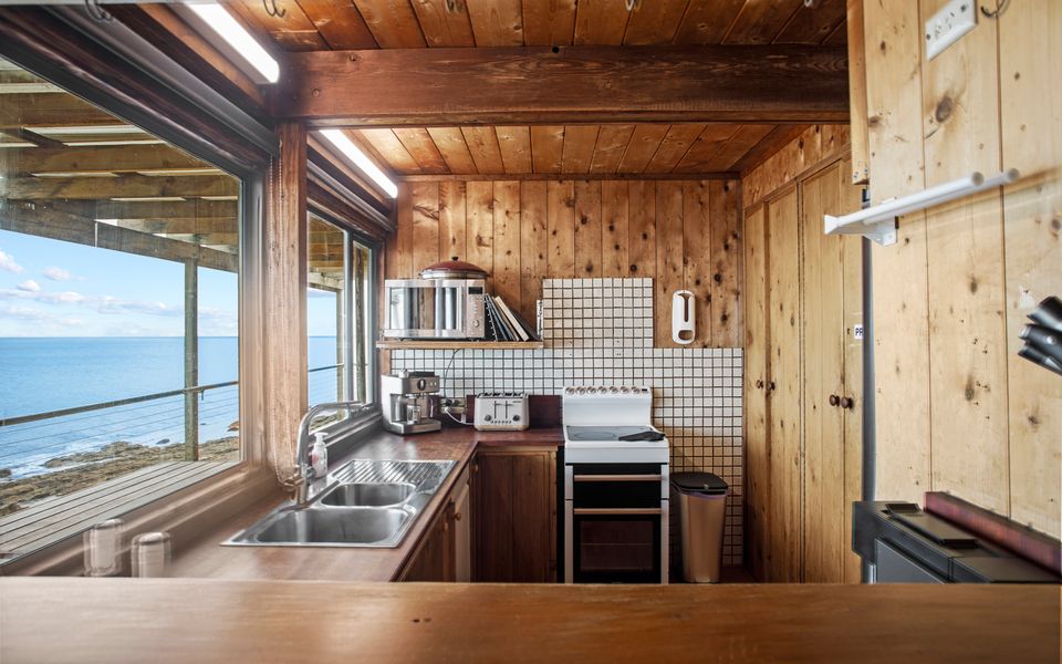 Cliffs End Beach Shack – 105 Gold Coast Drive