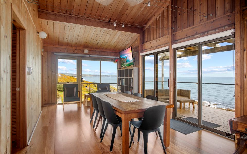 Cliffs End Beach Shack – 105 Gold Coast Drive