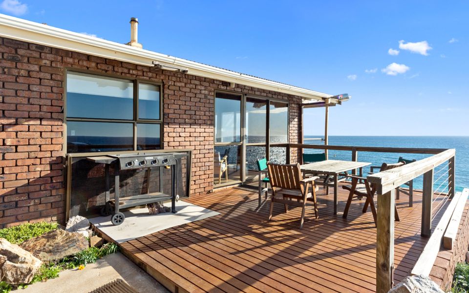 Cliffs End Beach Shack – 105 Gold Coast Drive