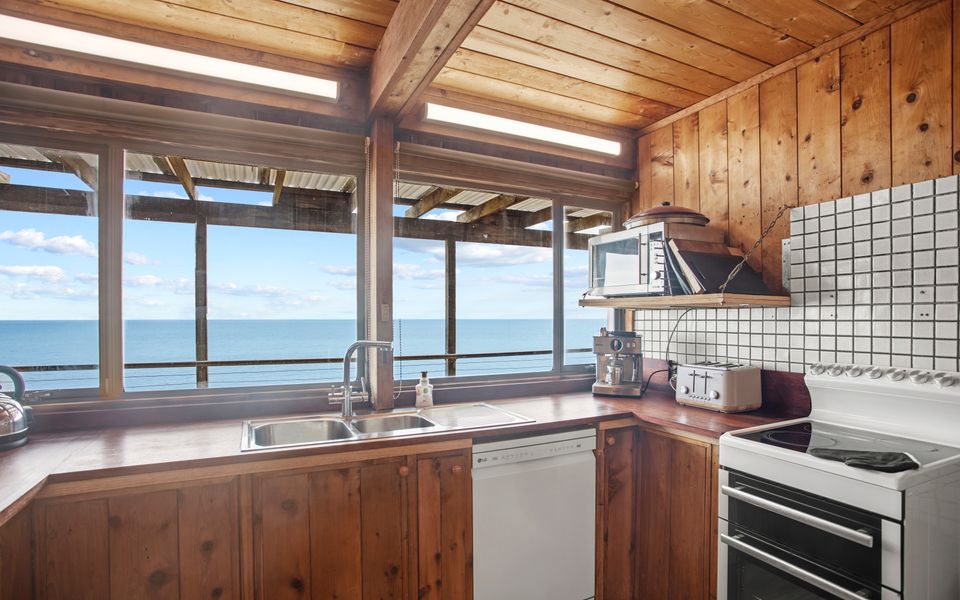 Cliffs End Beach Shack – 105 Gold Coast Drive