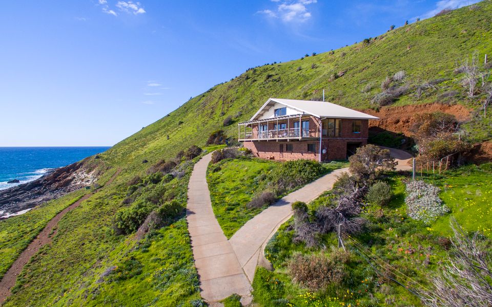 Cliffs End Beach Shack – 105 Gold Coast Drive